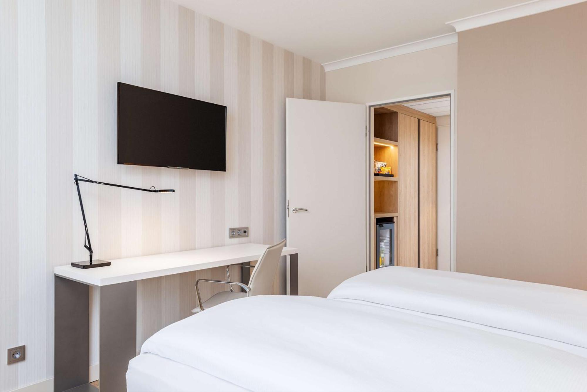 Nh Berlin Alexanderplatz Hotel Екстериор снимка